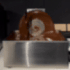 Máquina de moldeo de chocolate con rueda KADZAMA en funcionamiento