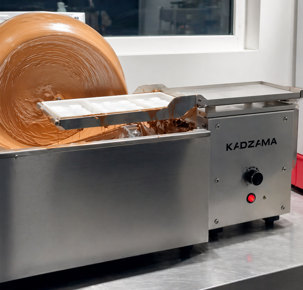 Mesa vibratoria KADZAMA para moldes de chocolate